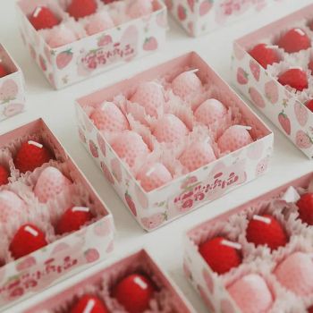 Cheap Romantic Love Scented Candles Fruit Strawberry Mini Wax Scented Candles Birthday Gifts Candles with Gift Box for Valentine's Day - Shenzhen Youyizu Industry Co., Ltd. - China