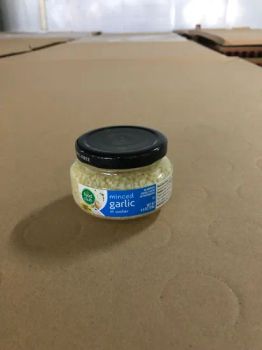 Minced Garlic in Water with 4.5 Oz Glass Jar Color White Origin China Style Granule Trademark OEM Package Glass Jar HS Code - SHANDONG YIPIN AGRO (GROUP) CO., LTD. - China