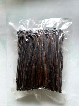 Vanilla Bean Grade B Planofolia (bourbon) Grade B Size 15 up Packaging - Langit Nusa Internasional - Indonesia