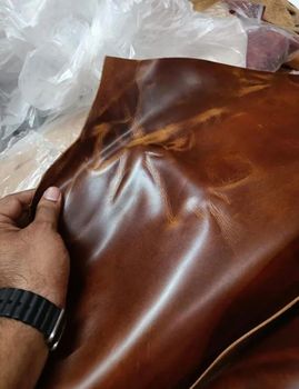 Brown Glossy finished leather for bags Color Brown Patten Plain Finish Glossy Usage/Application - A.R.International - India