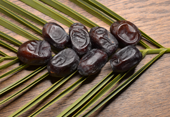 mazafati date Shelf Life Long Texture Soft, Fleshy Nutritional Value High Origin Bam Region, Iran Flavor Rich, Naturally - kimia zarin bahador  - Iran