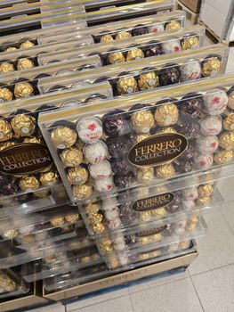 Wholesale Ferrero Rocher Premium Hazelnut Chocolate Confection Premium Chocolate Collection Suitable - PLANETE COMMERCE - France