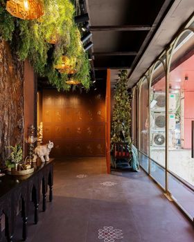 Designer Wooden Wall Partition, 9 Feet Height 9 Feet Finish Pu Paint Color customised Material Hdhmr, Wood Dimension - Akshdeep Furniture And Interior Decors - India