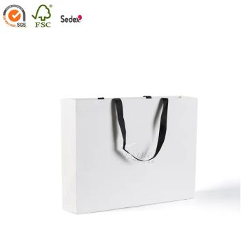 Gold Foil Stamping Custom Printed Craft Paper Gift Bag - FUJIAN JIRONG PACKING PRODUCTS CO., LTD. - China