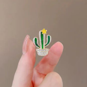 Elegant Premium Brooch - Unique Bloom Design for Style Lovers Fashion Brooch - Guangzhou Zimore Gift Co., Ltd. - China