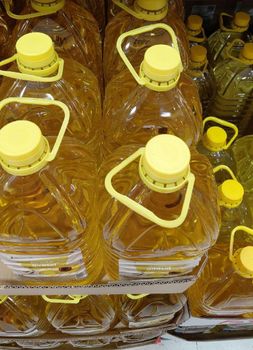 EXCELLENT FRYING PERFORMANCE ACEITE REFINADO DE GIRASOL, EVERYDAY COOKING REFINED SUNFLOWER OIL 1Lx12 Bottles, 5Lx4 Bottles READY EXPORT - Sosa Merchant Solutions - Austria