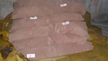Buffalo Pink suede lining split leather Color Pink Print Suede Thickness 1.0 to 1.2 Size/Dimension 4.5 feet Roll Length 150 Square - A A International - India