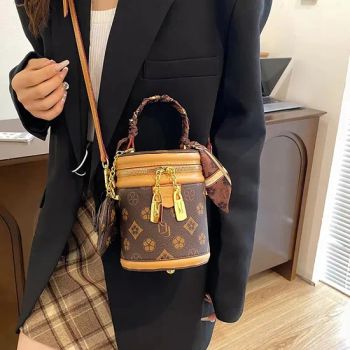 Factory Hot Selling Women's Handbags High-Quality Commuter Shoulder Bags, Stylish and Versatile Women's Crossbody Bags Essential for Business Trips and Travel - Nanan City Jintao Town Nicole Uni Trading Company - China
