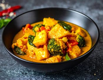 Gelbes Thai Curry vegan Color Yellow Texture Creamy Ready-to-use Yes Shelf Life 18 Monate Packaging 2,5 kg - 5 kg PP Eimer - Sensi Food GmbH - Germany