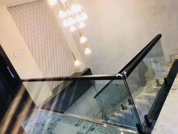 Stairs Stainless Steel Glass Staircase Railing, For Home Height 3 Feet Position Stairs Thickness 10 mm Usage/Application - Karni Impex - India