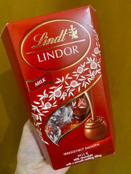 Fresh Lindt Chocolate Delicious Swiss Recipe Silky Texture Excellent Quality Wholesale Price Ideal - PLANETE COMMERCE - France