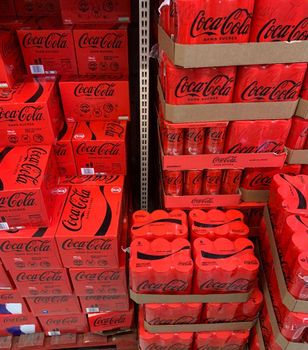 Coca Cola 330ml 500ml Cans and Bottle Drinks Ready with Fast Delivery Premium Quality Refreshing Beverage - PLANETE COMMERCE - France