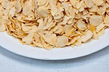 Dehydrated Garlic: Flakes/Kibbled, Chopped, Minced, Granules, Powder. - Infinity Global Import & Export - India