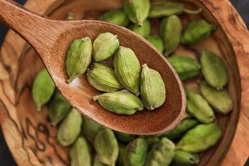 Indian Green Cardamom (All Varieties) Grade 7mm-8mm Place of Origin India Packaging 25 KG PP Bags Color Deep green/fast - GLOBALSHIFT INTERNATIONAL TRADING LLP - India