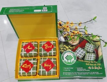 Square glutinous rice cake - Box 4 Cake Form Square Weight (kg) 3,2 Packaging Box Of 4 Place of Origin Vietnam Cultural Origin Vietnamese Cuisine - Hợp tác xã chế biến nông sản thực phẩm Bà Ba Hội - Vietnam