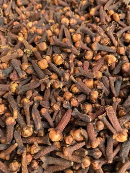 Lalpari/Cloves Origin Indonesia Color reddish brown Max. Moisture (%) 8 % max Packaging pp bags 50 kg or box 15 kg - 20 kg - Marigold agro nusantara - Indonesia