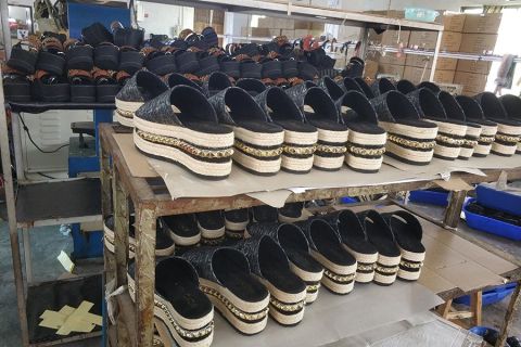Platform Sandals Production certificate of LC UNITE CO., LTD – certificate photo, supplier certificates section