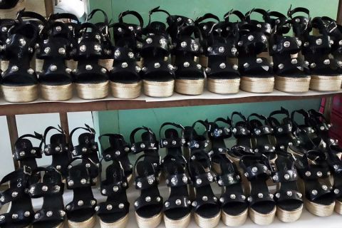 Wedge Platform Sandals Production certificate of LC UNITE CO., LTD – certificate photo, supplier certificates section