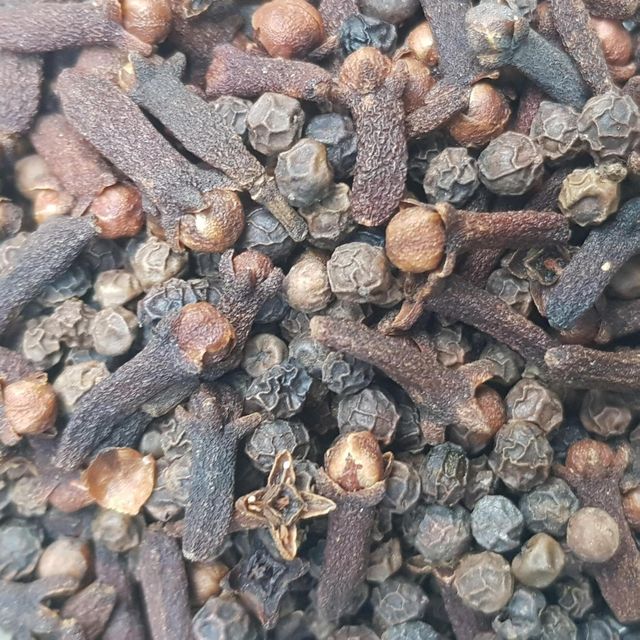 Premium Whole Cloves For Fresh And Aromatic Flavor - Image 2