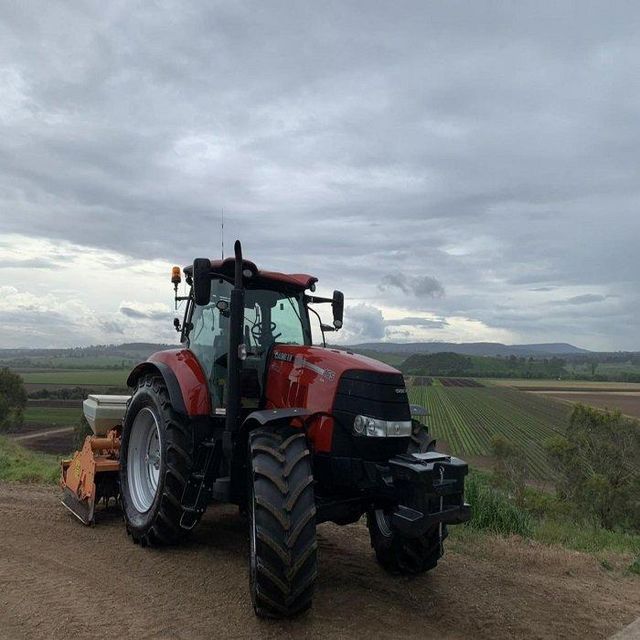 Premium Quality Case IH 165 Tractor Mini Agricultural Machinery Used for Farm Original Condition Available for Sale - Image 3