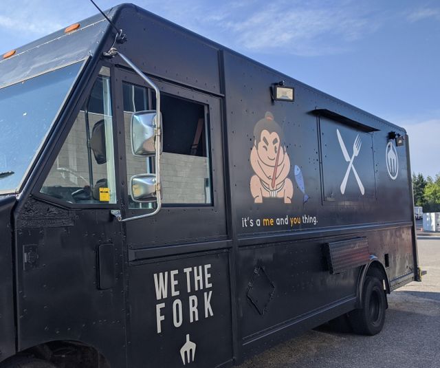 Commercial Seafood Food Truck With Premium Stainless Steel Equipment For Fresh Seafood Preparation And Mobile Dining - Image 4