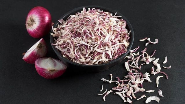 Red Onion Flakes Origin India Grade A Grade Fumigation Available Type Dehydrated Red Onion Texture Uniform Flakes (8–15 Mm) - Image 2