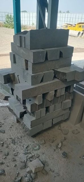 Boulder Rr Masonry Stone, 200-300 mm Size 200-300 mm Thickness 230 mm Product Type Boulder Aggregate Strength 12x6x6 Specific Gravity Black - Image 3