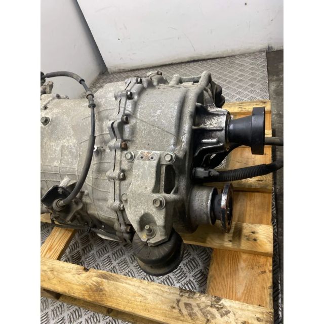 09 JDM Nissan R35 Gearbox 3.8 v6 VR38DETT GTR GT-R 30k miles Transport Destination Africa, Asia, Australia, Europe, Local, National, North America, Regional, South America, Worldwide - Image 3