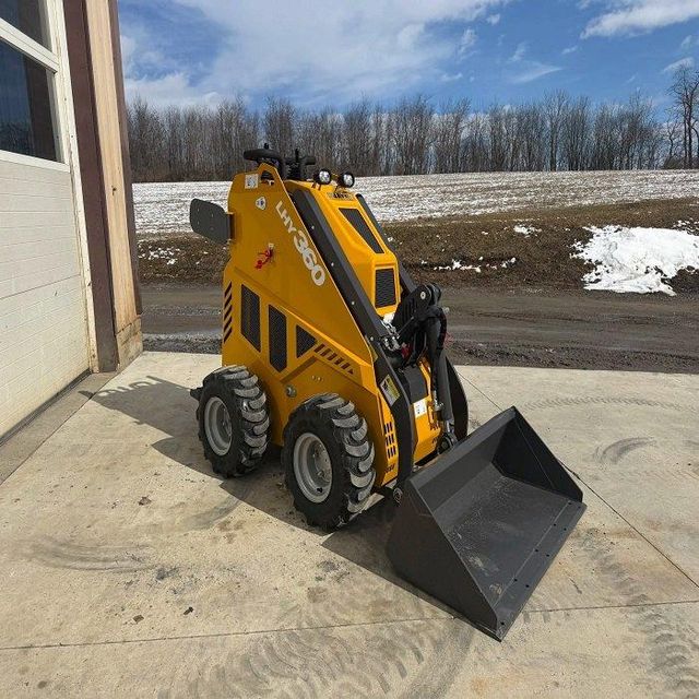 Wholesale Price HUAYEE Skid Steer Loader Reliable Multi Purpose Equipment For Excavation Loading And Site Preparation - Image 4