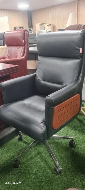 Modular Office Furniture Manufacturer Desk Size 7ft X 3ft Director Chair Count 1 Pc Visitor Chair Count 3 Pcs Sofa Seater Count 3 - Image 4