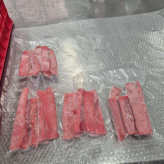 Frozen Yellowfin Tuna Strips - CO Treated, Size 10-20cm, IVP 500g (By TbestPro) - Image 3