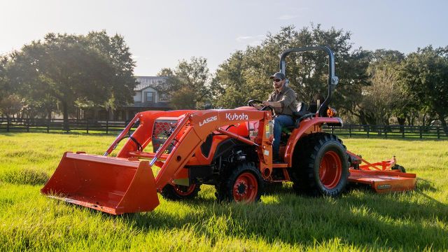 Kubota L2502HST Diesel Utility Tractor for Heavy Duty Tasks - Image 3