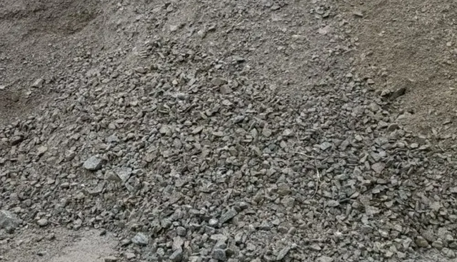 6mm Wet Mix Crushed Stone Size 6 mm Color Gray Form Solid Gradation Consistent Surface Binding Excellent Type Wet Mix Crushed - Image 1