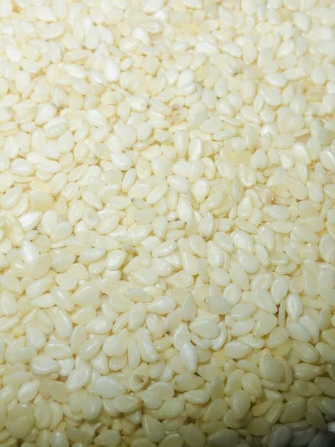 Indian Origin Natural White Sesame Seeds, Hulled Sesame Seeds Sortex Cleaned - Image 1