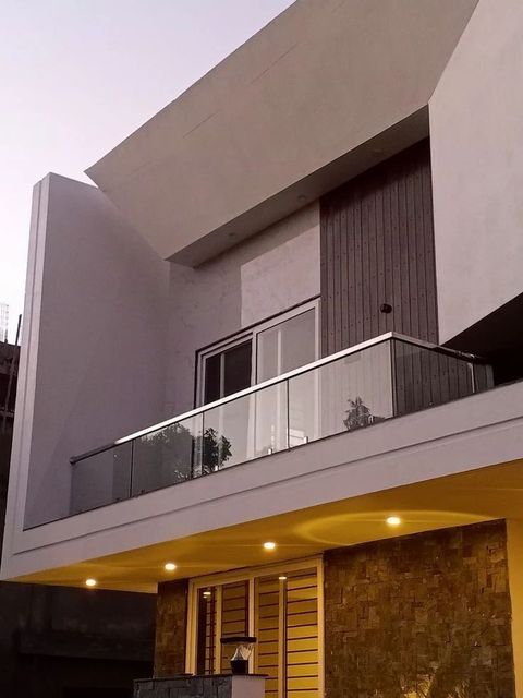 Mild Steel Toughened Glass Balcony Railing, For Home Position Balcony Rail Length 6inch Rail Thickness 8mm Usage/Application - Image 1