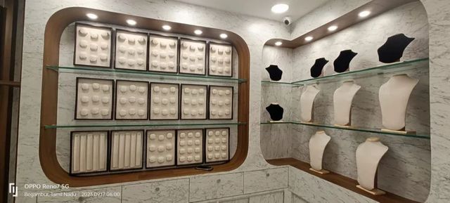 Jewellery Shops Interiors - Image 3