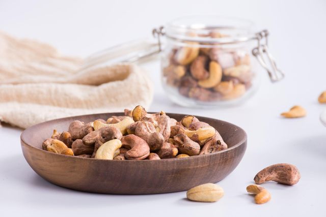 Flash Sale Cashew - Roasted Cashew Nuts from Vietnam factory fresh cashew - Export in bulk quantity - Image 5
