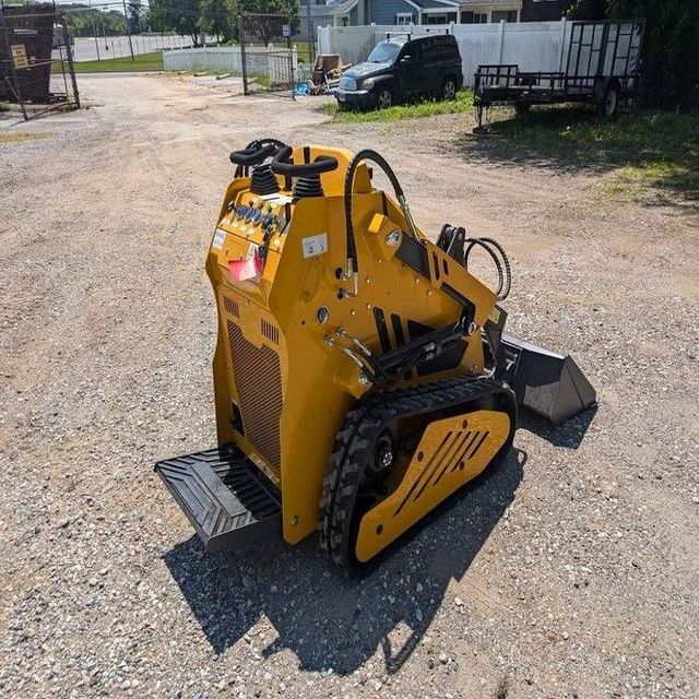 Heavy Duty HUAYEE Skid Steer Loader Compact Wheel Loader Designed For Demanding Construction And Agricultural Projects - Image 3