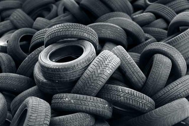 USED Radial Truck Tire, Tire for Truck, TBR sweater size available - Image 2