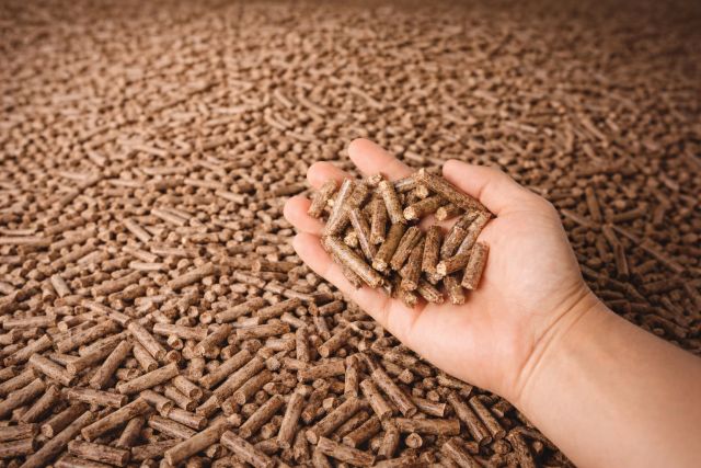 Wood Pellet Form Solid Shape Cylindrical Quality Export Quality Place of Origin Indonesia Drying Process Kiln-dried Max. Moisture (%) 6% – 8% - Image 3