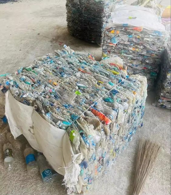 High Quality Bulk PET Bottle Flake Scrap Plastic Material Sports Equipment Molding Wear Resistant Custom - Image 4
