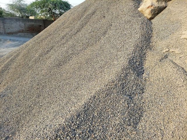 Construction Stone Size 10 mm Yield high Type natural Standard high Specific Gravity high Aggregate Strength high Usage/Application - Image 1