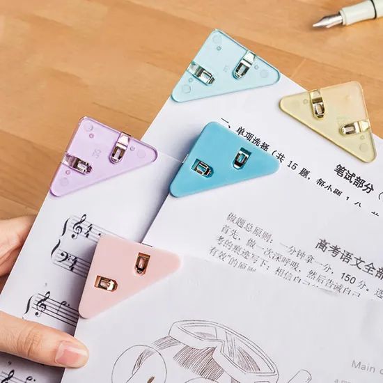 Corner Paper Clips, Plastic Paper Corner Clips, Cute Books Triangle Binder Clips, for Office Staff Student Teacher Prevent Book Corner Curling - Image 4