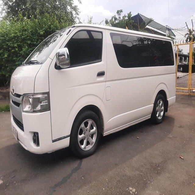 Affordable Deal Toyota Hiace Fairly Used Passenger Van Genuine Car Smooth Engine Original Documents - Image 3