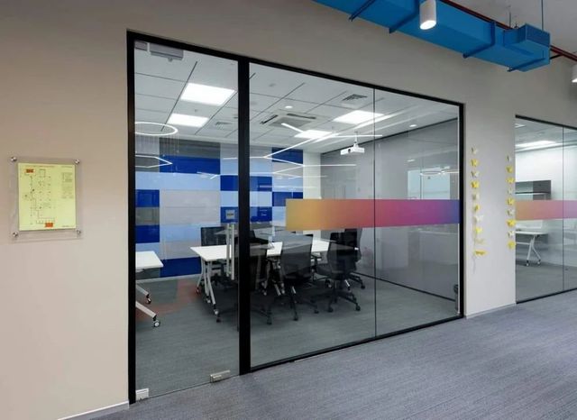 Aluminium Slim Glass Partition Brand Corinzo Pattern Plain Color Transparent Features Slim Glass Partition Country of Origin Made in - Image 2