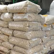 Best qualtity of wood pellets , all sizes available , pine , hockery , A1 etc available in stock at a wholesale price - Image 1