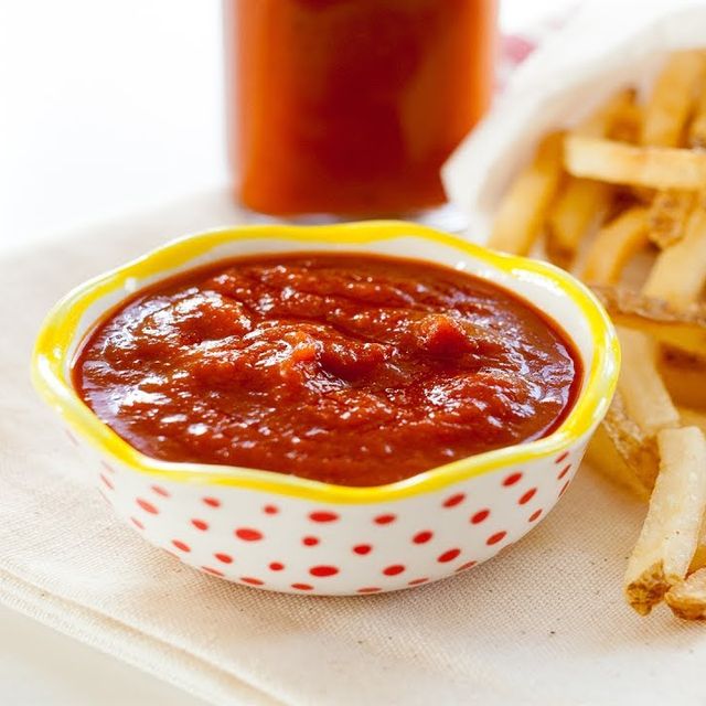 Ketchup Catsup Tomato Sauce Red Sauce Form Pasty Type Ketchup Shelf Life 1 year Taste normal & hot Weight (kg) 0.5 kg Model Number ozankaleli - Image 1