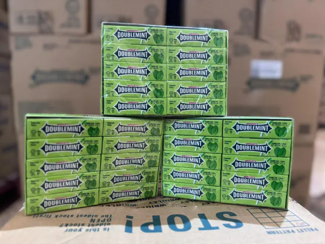 Doublemint Chewing Gum Mint and Strawberry - Image 2