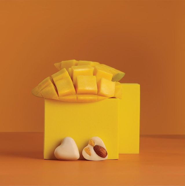 Bulk White Compound Chocolate Snack with Mango Yogurt Flavor, Mixed Fruits and Nut Blend OEM Factory - Image 3