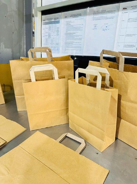 T-shirt, paper bag - Image 2